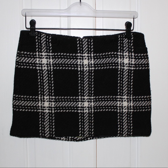 GAP Dresses & Skirts - GAP b&w plaid knit Mini-Skirt
